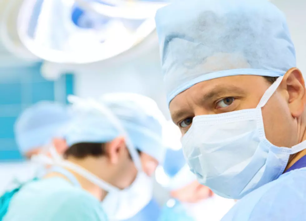 A Woman Rates Items Her Trauma Surgeon Mom Had To Remove From People’s Butts